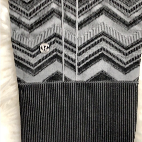 Lululemon Ebb to Street Pant Black/Gray Chevron 8 - Picture 6 of 6